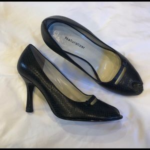 Vintage Naturalizer high heel snake skin pumps
